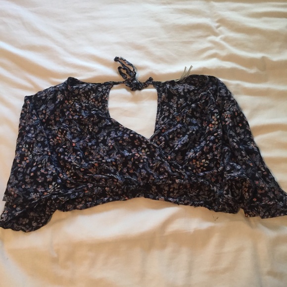 Kimchi Blue Floral Crop - Picture 3 of 4